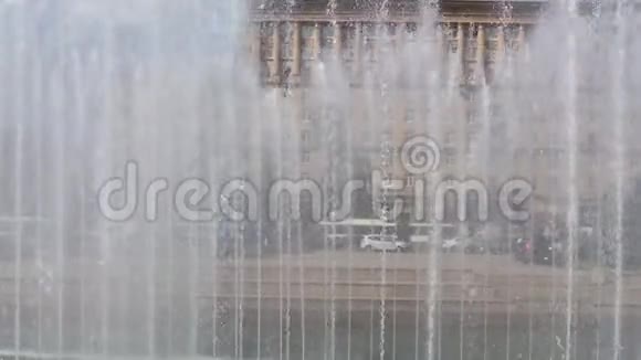 喷泉中的水墙视频的预览图