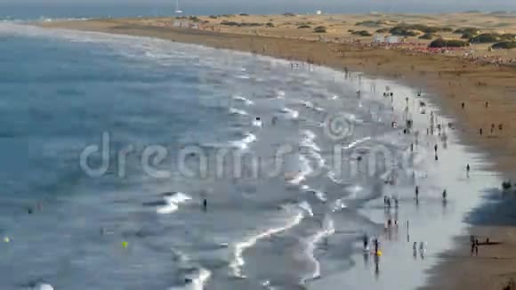 鸟瞰海滩InglA加那利群岛时光流逝视频的预览图