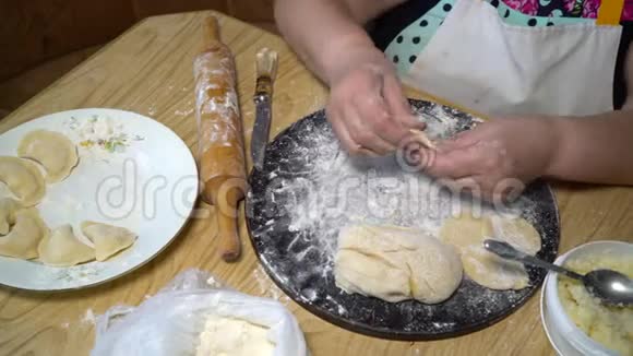 烹饪乌克兰传统美食视频的预览图