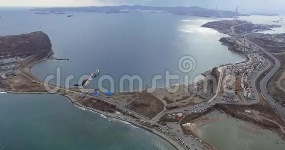俯瞰海湾和安静的帕特洛克勒斯的城市景观全景视频的预览图