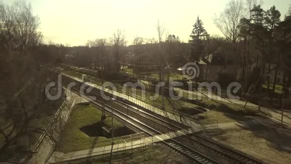从空中俯视图片可以看到Jurmala市火车站4k钻视频的预览图
