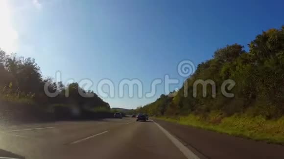 上高速公路德国高速公路蓝天夏日视频的预览图