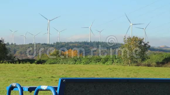 现代风力发电厂的高能量视频的预览图