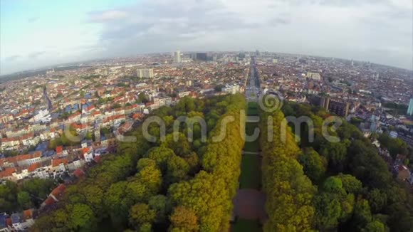 壮观的欧洲城市景观布鲁塞尔空中街道建筑视频的预览图
