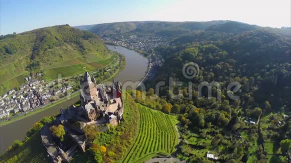 中世纪城堡空中德国村科化欧洲藤山视频的预览图