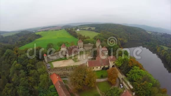 中世纪城堡简单的绿色景观古老的外观皇家视频的预览图