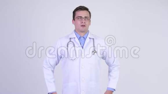 年轻的帅哥医生背痛视频的预览图