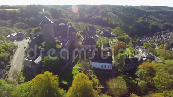 美丽的德国城堡空中伯格在乌珀河阳光视频的预览图