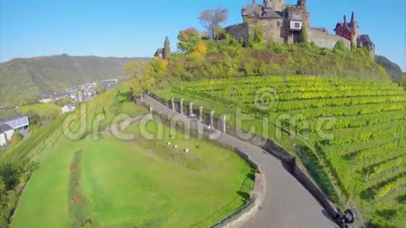 绿谷藤山河桥村的仙女城堡视频的预览图