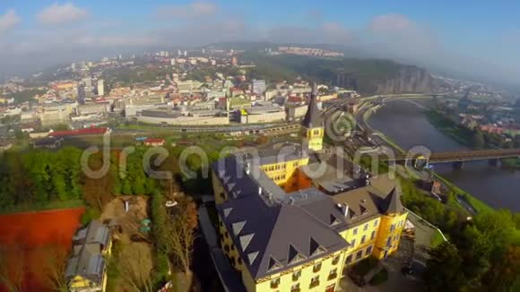 小镇建立空中射击城堡铁路建筑视频的预览图