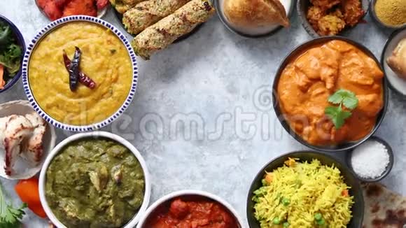 以石头为背景的印度食物印度菜肴视频的预览图