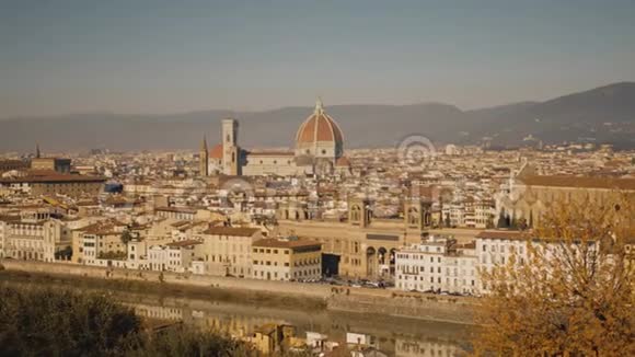 著名的佛罗伦萨大教堂和庞特威奇奥桥主要城市地标意大利视频的预览图