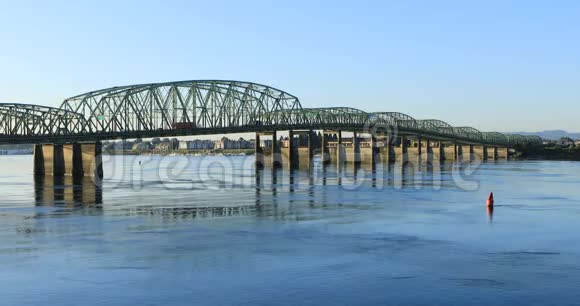 从华盛顿温哥华到俄勒冈州波特兰4K的桥景视频的预览图