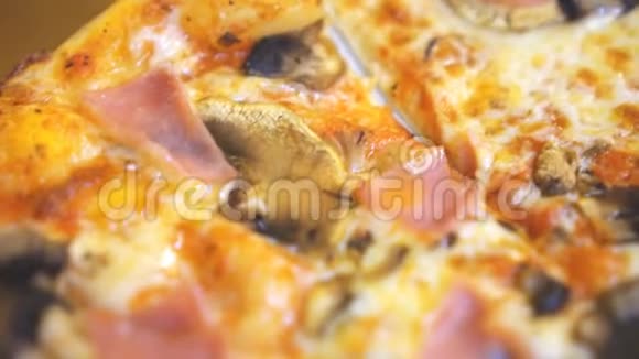 脆辣的披萨视频的预览图