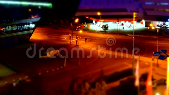 夜间城市街道的时间推移视频视频的预览图