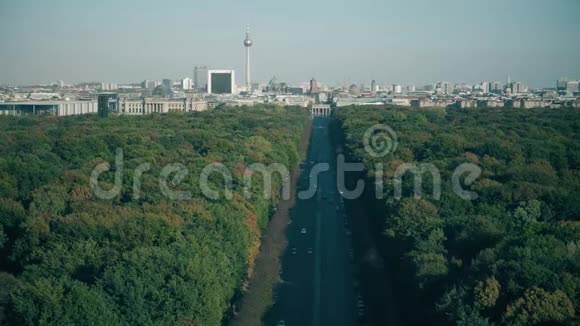参观柏林最多的地标勃兰登堡门柏林多姆和德国电视塔视频的预览图