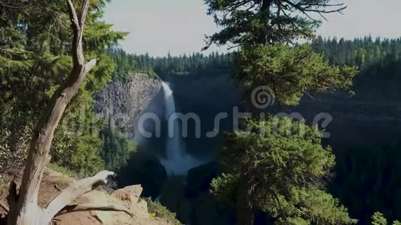 Helmcken瀑布加拿大威尔斯格雷省公园最著名的瀑布视频的预览图