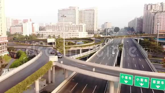 飞越城市多层次交通交汇处视频的预览图