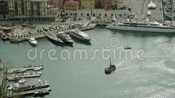 法国尼斯港的渔船视频的预览图