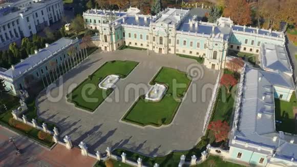 马里英斯基皇宫鸟瞰图乌克兰总统在基辅的正式官邸马林斯基公园视频的预览图