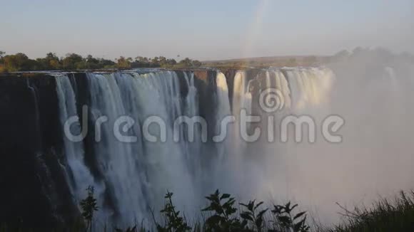 从津巴布韦一侧观看维多利亚瀑布视频的预览图
