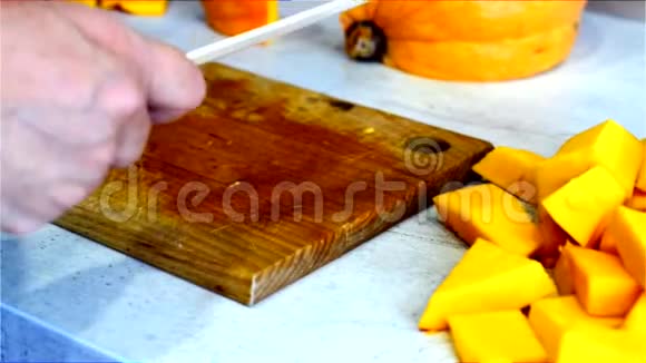做南瓜菜切块视频的预览图
