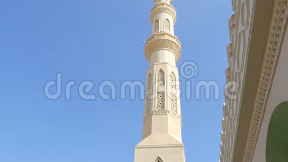 清真寺对着蓝天视频的预览图