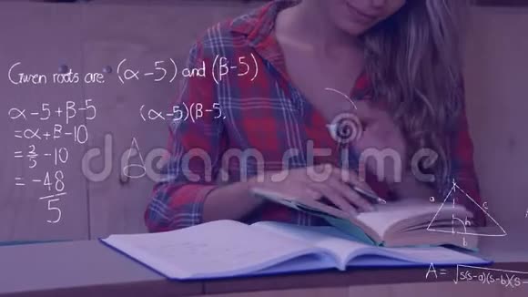女学生学习和数学方程式视频的预览图