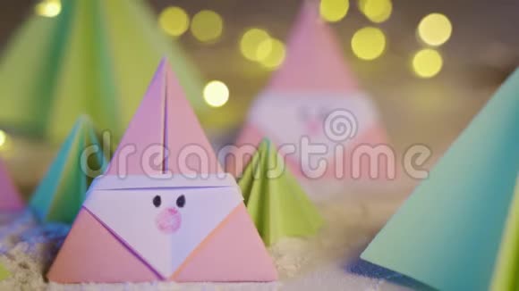 折纸圣诞场景与圣诞老人和圣诞树在纸工艺品视频的预览图