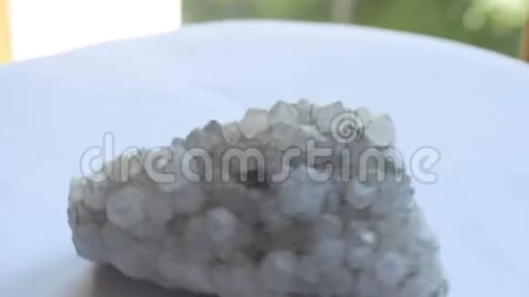 Bergkristall矿物样品视频的预览图