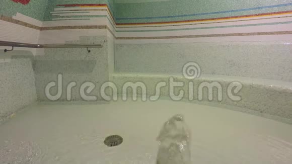 按摩浴缸温泉视频的预览图