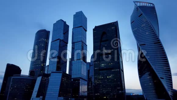 日落变成了莫斯科城的一个夜晚视频的预览图