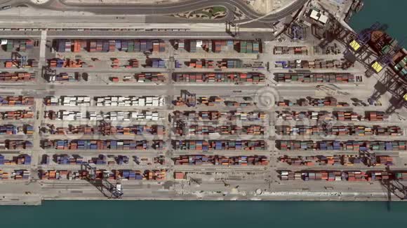巴伦西亚集装箱码头的俯视图视频的预览图