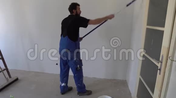 墙壁油漆工人视频的预览图