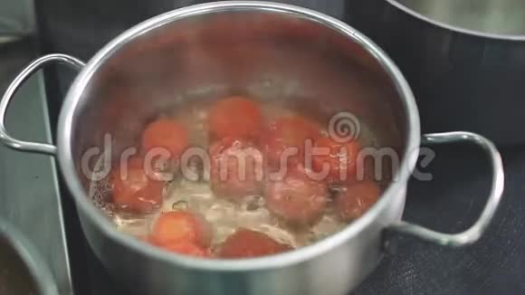 煮熟的胡萝卜视频的预览图