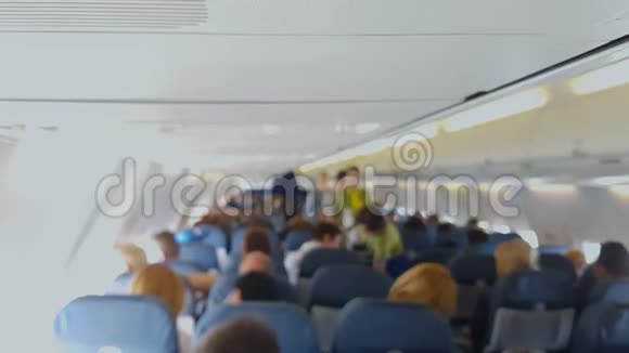 制服服务航空公司服务舒适旅游的空姐视频的预览图