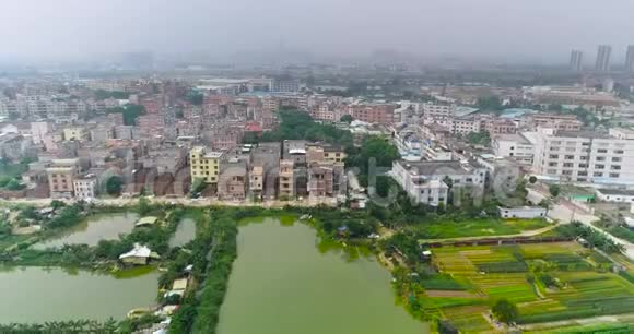 飞越贫困的中国地区中国的贫民窟亚洲城市贫困地区视频的预览图