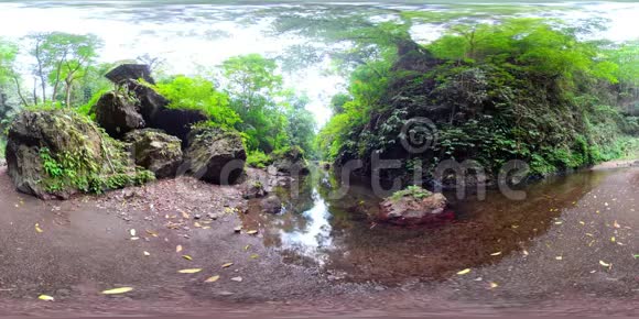 亚洲丛林中的河流vr360视频的预览图