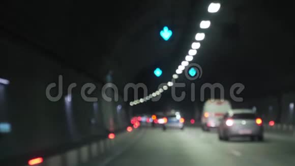 汽车在隧道背景下行驶3840x2160视频的预览图