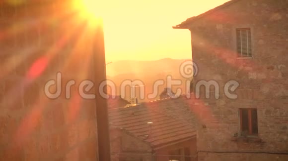 意大利小镇上空日落视频的预览图