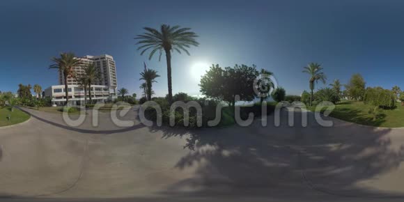 土耳其安塔利亚沿海酒店和绿地360VR场景视频的预览图