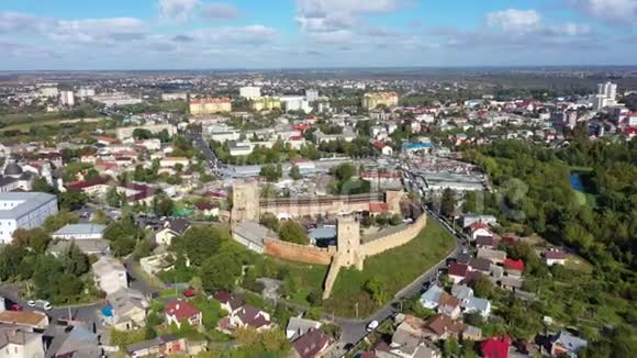乌克兰老堡空中全景把摄像机移到主题上视频的预览图