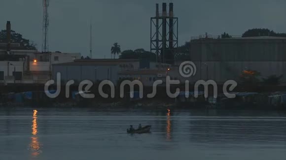 几内亚科纳克里的炼铁厂视频的预览图