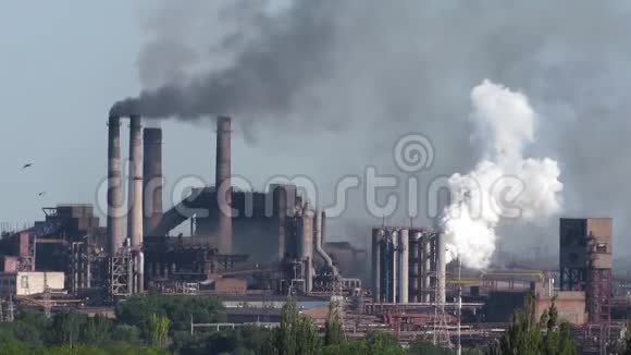 空气污染物排放视频的预览图