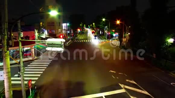 东京欧姆大道市中心街道的时间推移长曝光宽镜头变焦视频的预览图