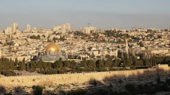耶路撒冷日出的岩石清真寺圆顶视频的预览图