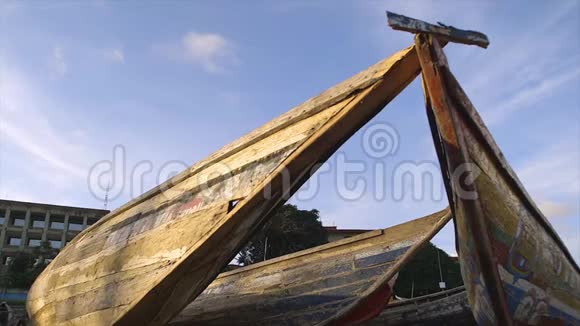 废弃的旧渔船科纳克里视频的预览图