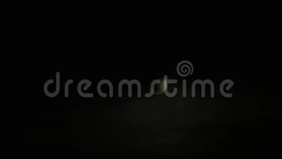 科纳克里透过乌云看月亮视频的预览图