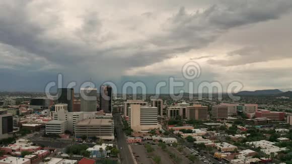 多云天空空中透视市中心天际线图森亚利桑那州视频的预览图