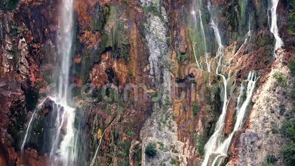 普利特维耶湖瀑布上的瀑布视频的预览图
